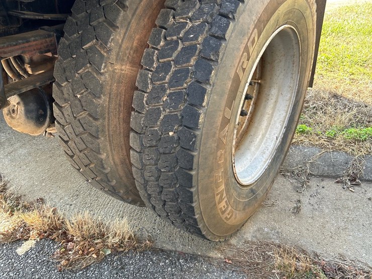 #89-•-2002-sterling-m7500-acterra-truck-image-9