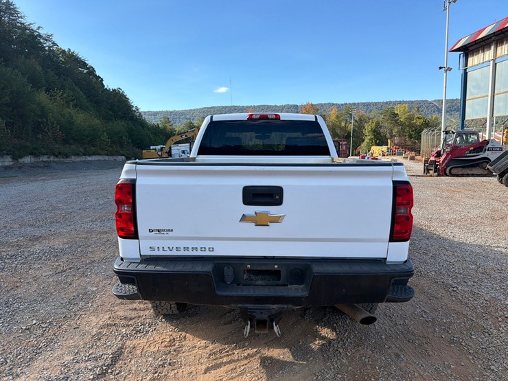#4106-•-2016-chevrolet-2500hd-truck-image-3