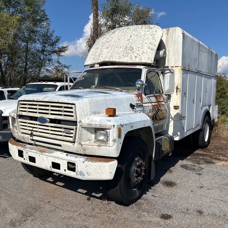 #99 • 1990 Ford F800 Truck
