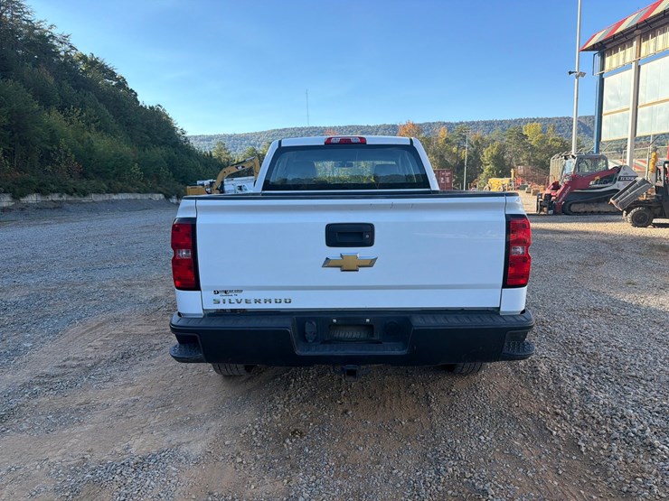 #4111-•-2018-chevrolet-1500-truck-image-4