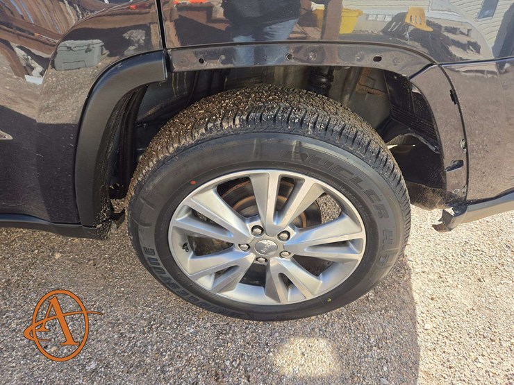 2013-jeep-grand-cherokee-laredo-image-24