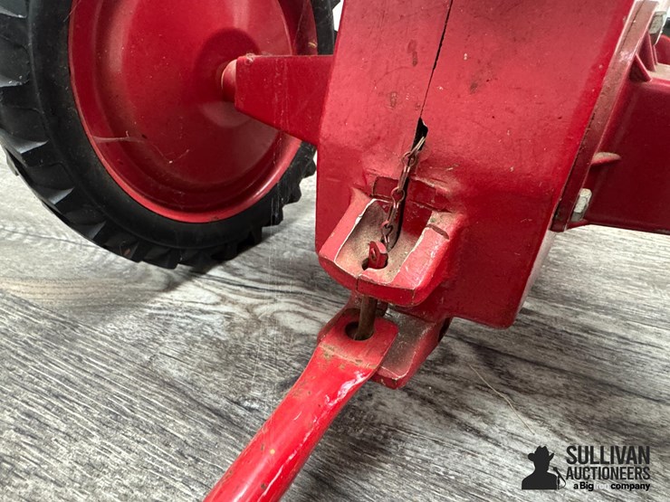 international-nf-pedal-tractor-&-wagon-image-8