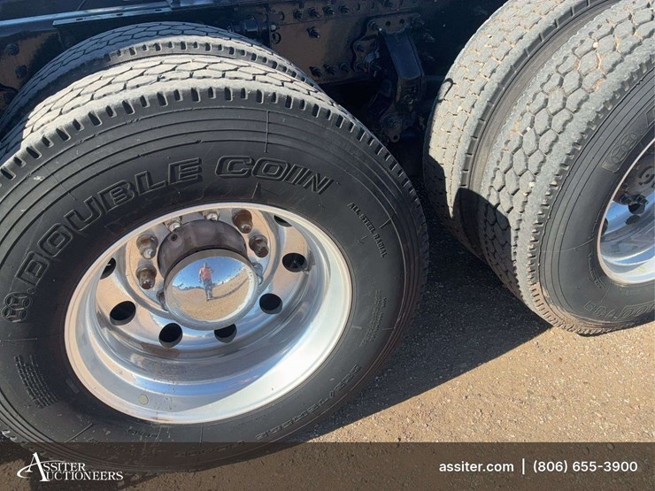 2019-volvo-vnl-tandem-axle-dual-conventional-new-generation-tractor-truck-image-68