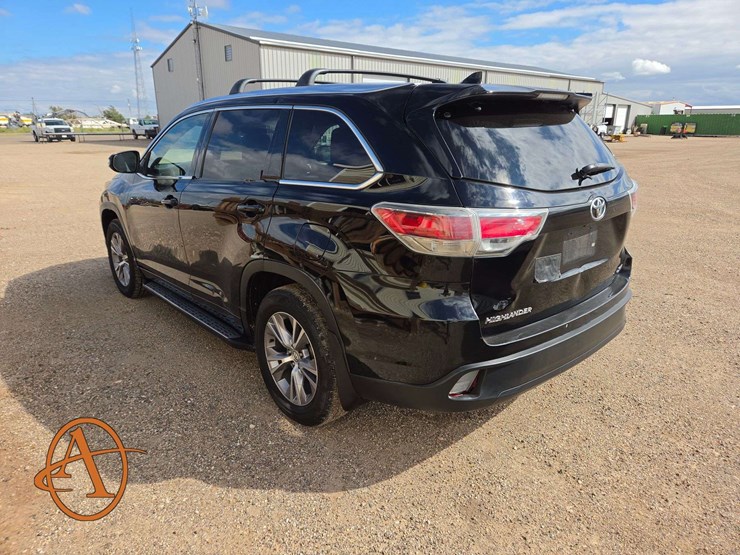 2015-toyota-highlander-xle-image-3