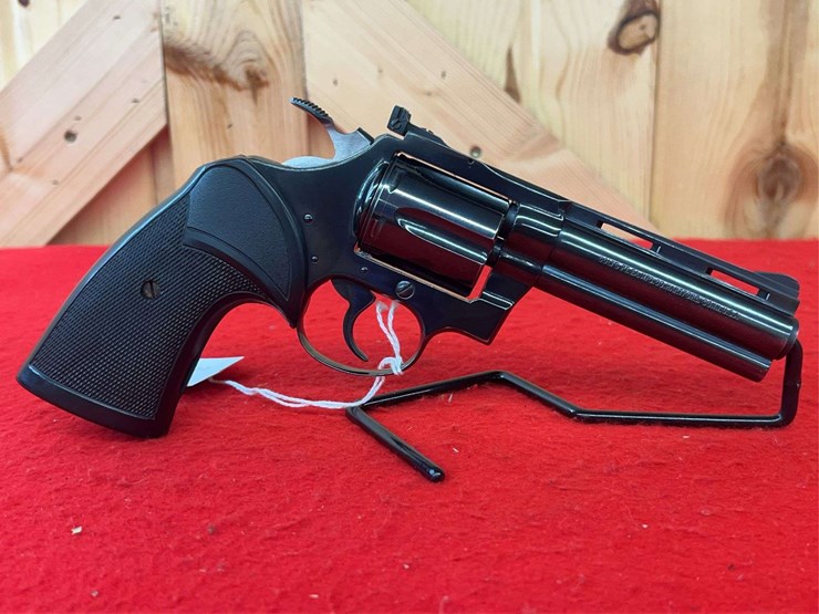 colt-diamonback-.22-lr-da-revolver-image-4