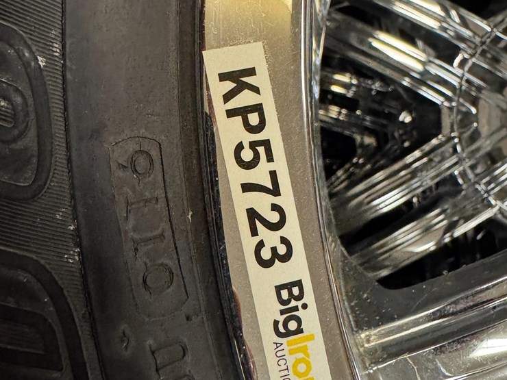 4---20"-polished-aluminum-wheels-with-uniroyal-p245/50r20-tires-image-9