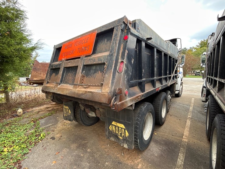 #77-•-2001-sterling-l9511-truck-image-3