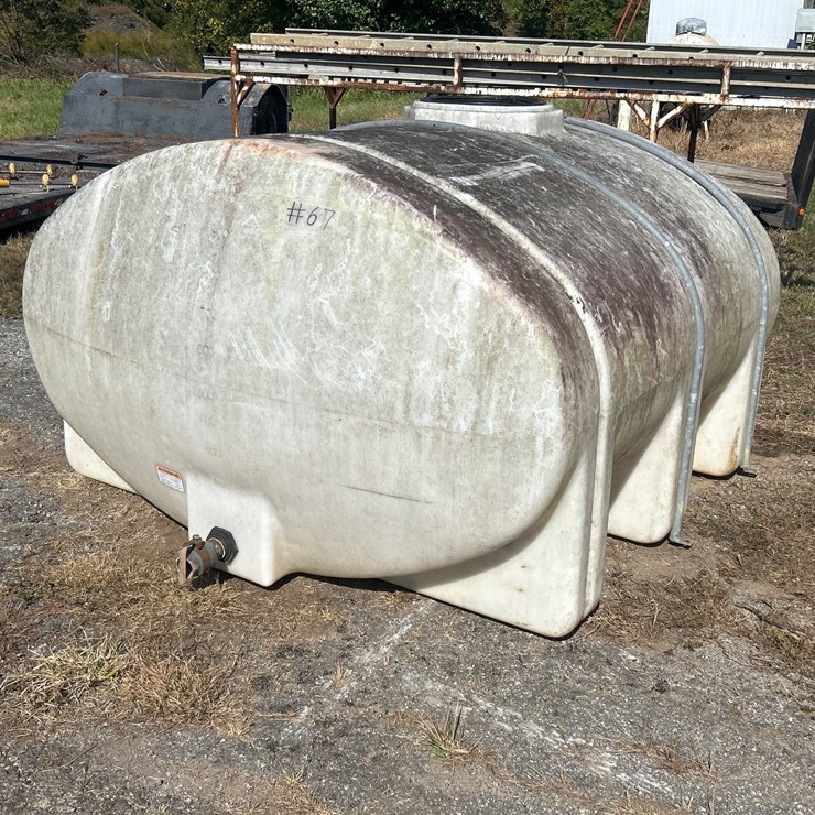 #67 • 1000 Gallon Plastic Water Tank
