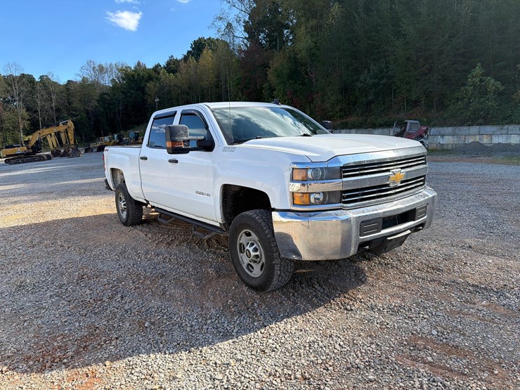#4106-•-2016-chevrolet-2500hd-truck-image-6