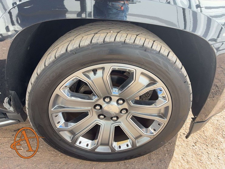 2015-gmc-yukon-denali-image-38