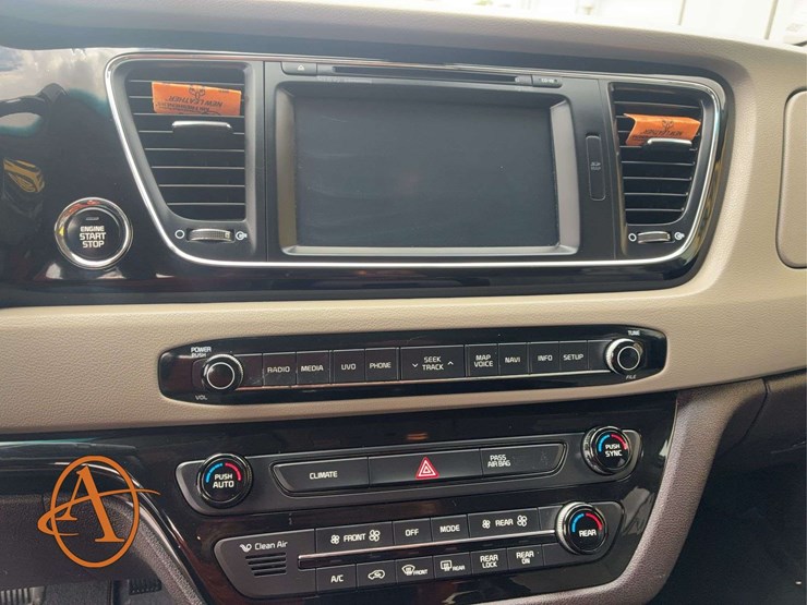 2017-kia-sedona-image-22