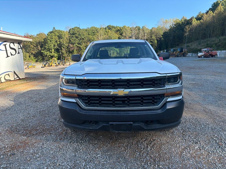 #4111-•-2018-chevrolet-1500-truck-image-8