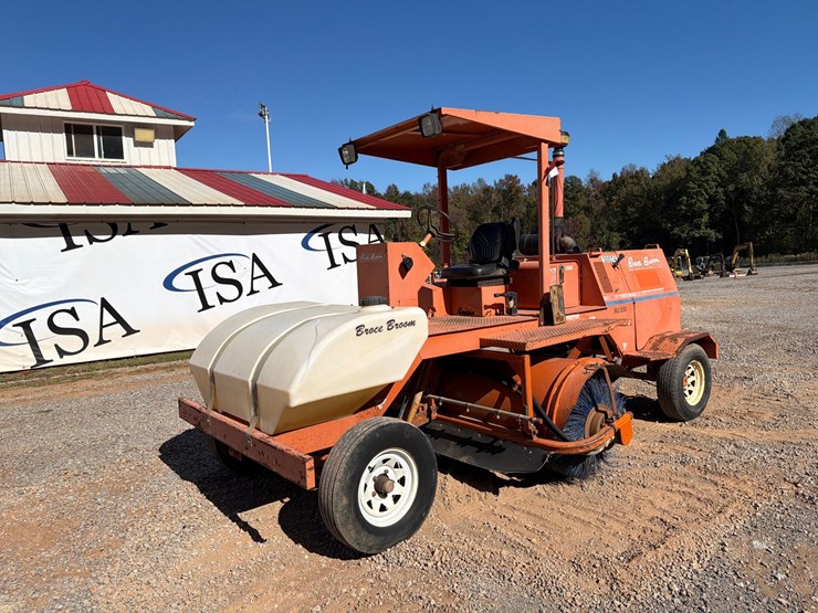 #4104-•-broce-broom-rj350-sweeper-image-1