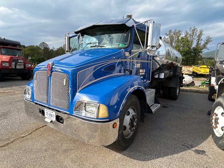 #75-•-2004-kenworth-t300-truck-image-1