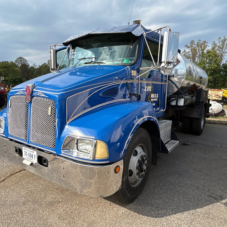 #75 • 2004 Kenworth T300 Truck