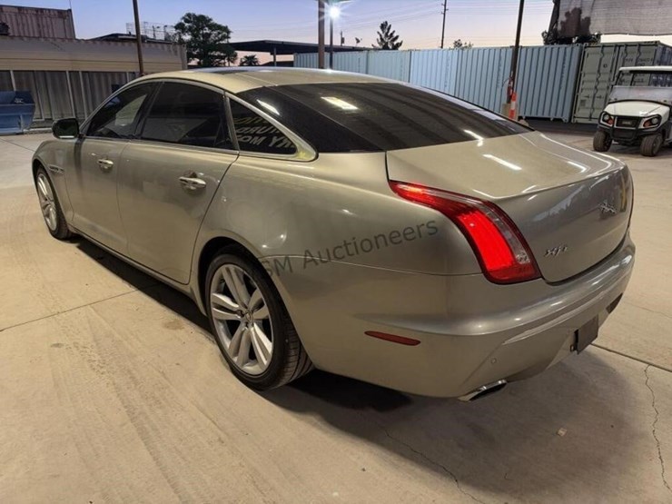 2012-jaguar-xjl-portfolio-sdn-image-7