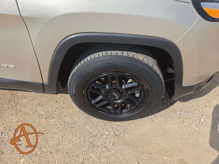2015-jeep-cherokee-image-19