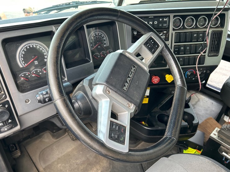 #82-•-2019-mack-granite-truck-image-19