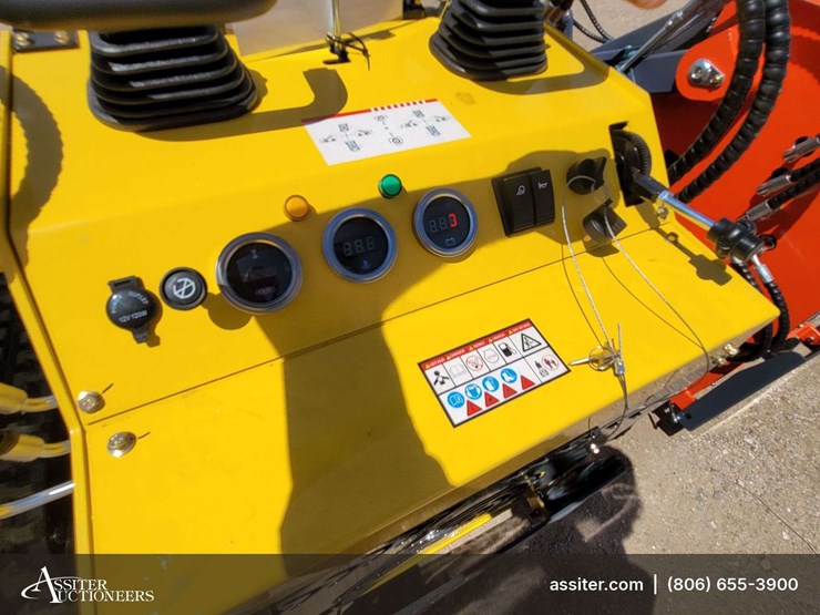 2026-zjz-380-mini-skid-steer-loader-image-6