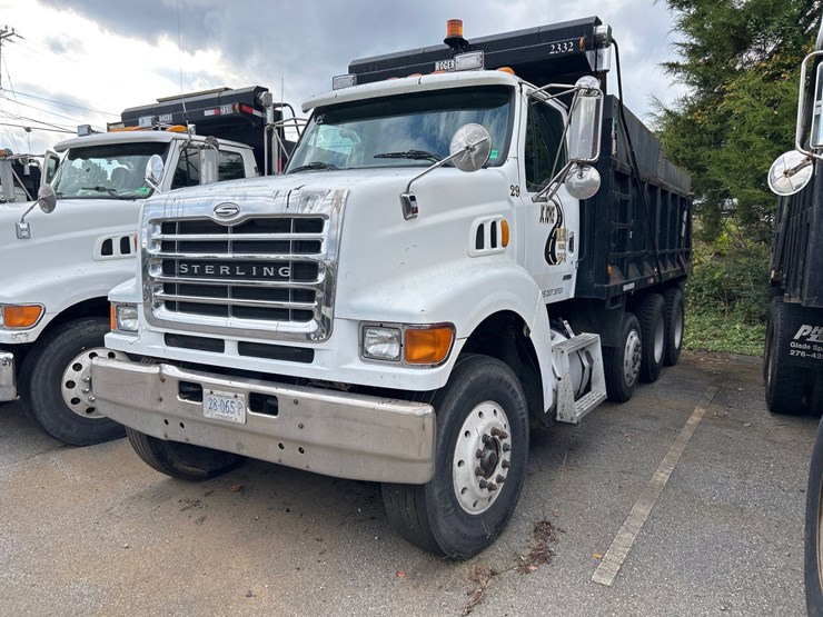 #77-•-2001-sterling-l9511-truck-image-1