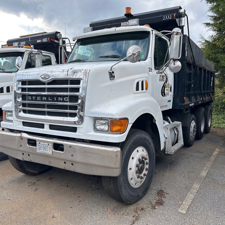 #77 • 2001 Sterling L9511 Truck