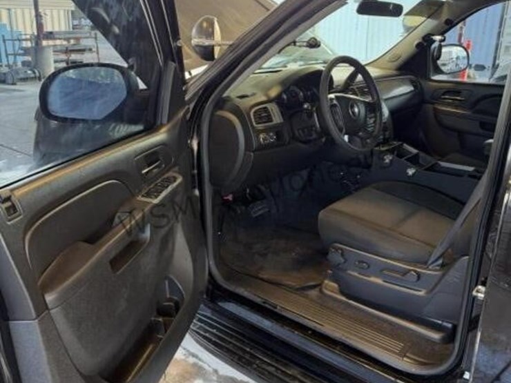 2014-chevrolet-tahoe-suv-image-25