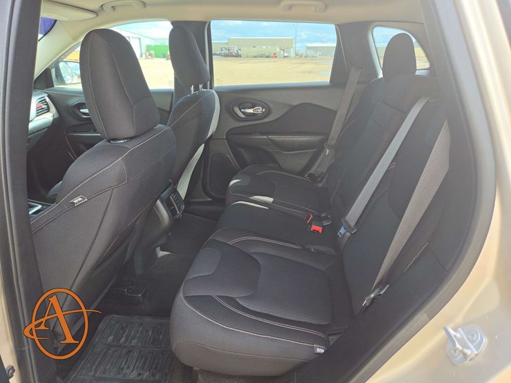 2015-jeep-cherokee-image-8