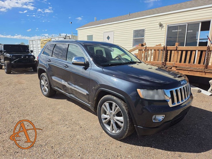 2013-jeep-grand-cherokee-laredo-image-2