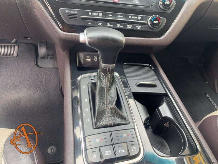 2017-kia-sedona-image-21