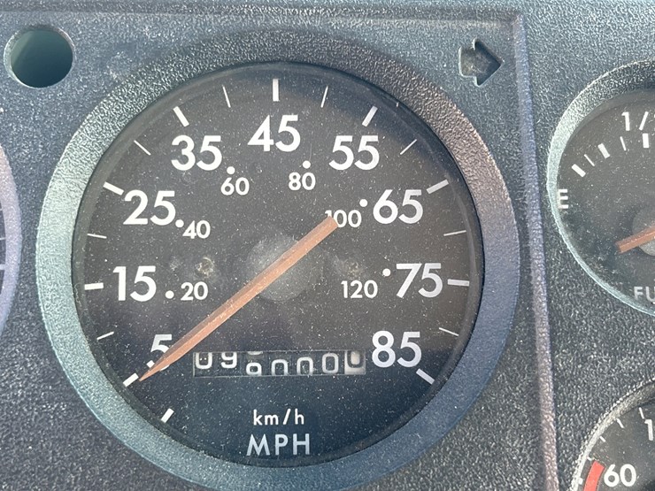 #83-•-1997-freightliner-fl70-truck-image-14