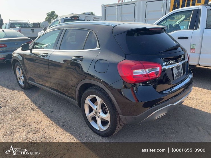 2020-mercedes-benz-gla250-image-4