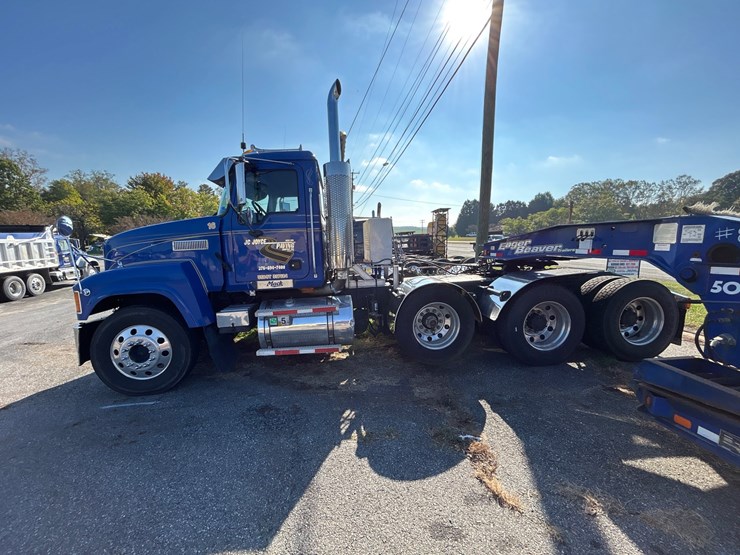 #87-•-2006-mack-chn613-truck-image-2