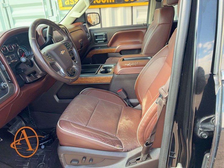 2015-chevrolet-silverado-1500-high-country-image-30