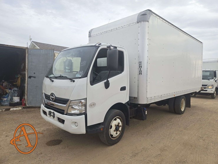 2019-hino-195-cab-over-engine-/-single-box-truck-image-1
