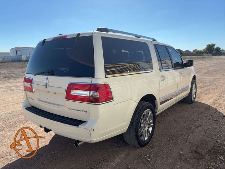 2008-lincoln-navigator-l-image-3