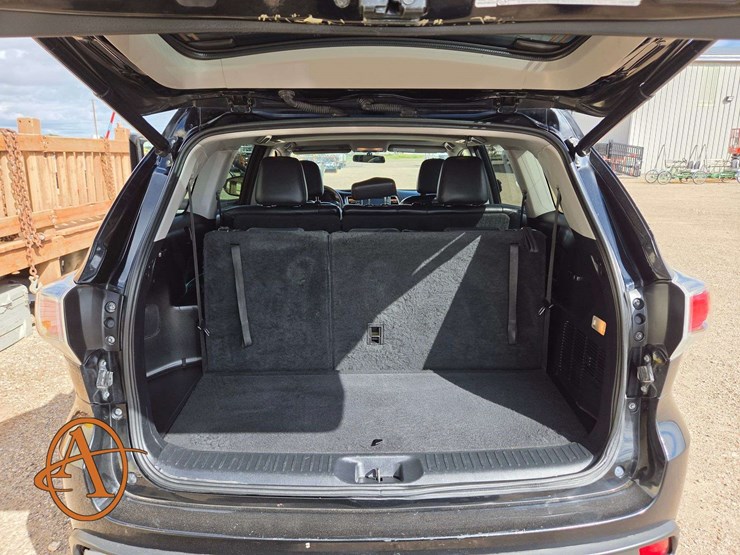 2015-toyota-highlander-xle-image-14