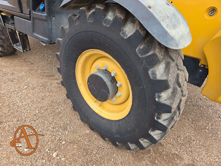 caterpillar-th514d-image-25