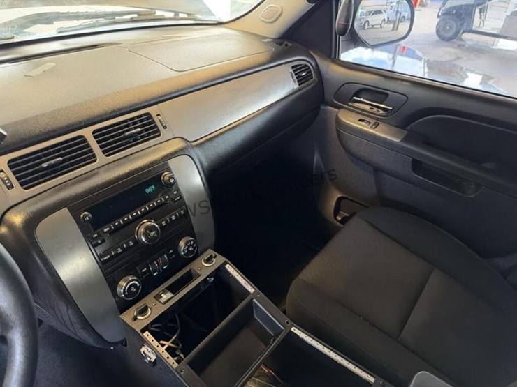 2014-chevrolet-tahoe-suv-image-21