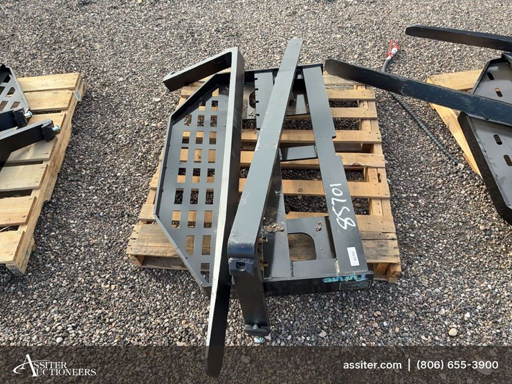future-ft-dhc-skid-steer-forks-image-1