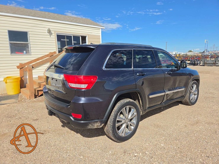 2013-jeep-grand-cherokee-laredo-image-3