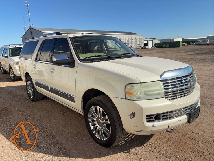 2008-lincoln-navigator-l-image-2