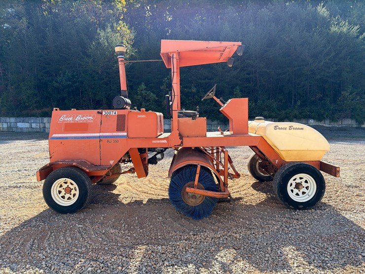 #4104-•-broce-broom-rj350-sweeper-image-6