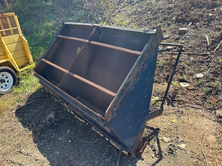 #12-•-dump-truck-gravity-fed-tailgate-image-1