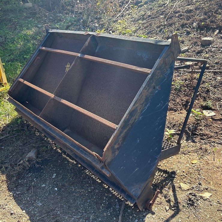 #12 • Dump Truck Gravity Fed Tailgate