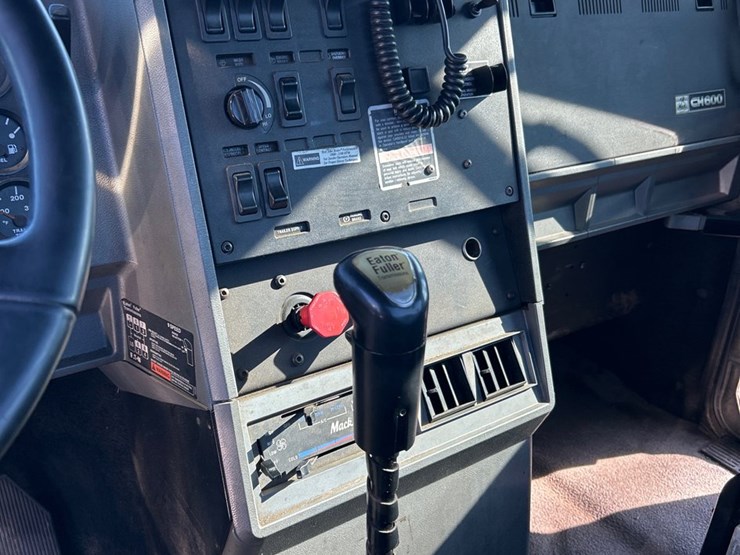 #85-•-2000-mack-ch613-truck-image-13