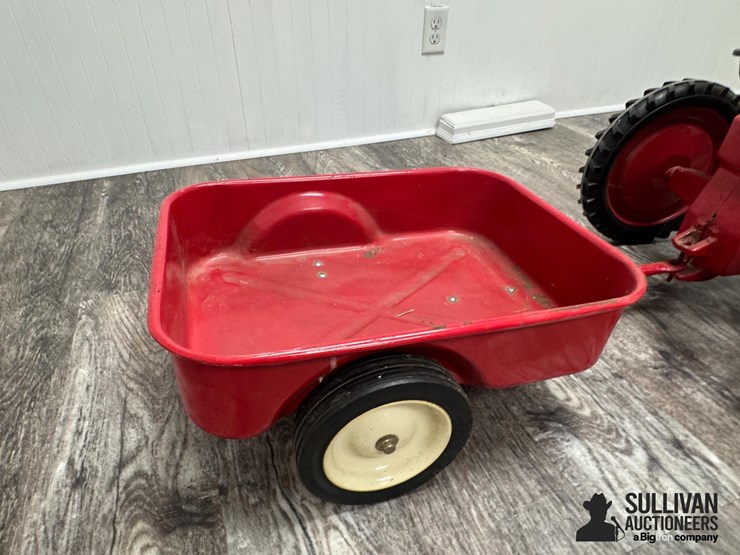 international-nf-pedal-tractor-&-wagon-image-7