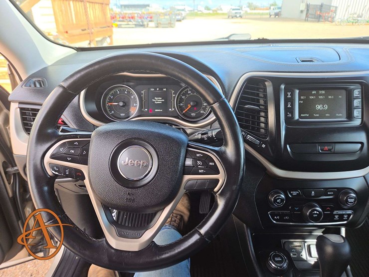 2015-jeep-cherokee-image-11