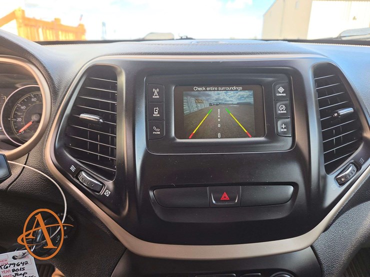 2015-jeep-cherokee-image-14