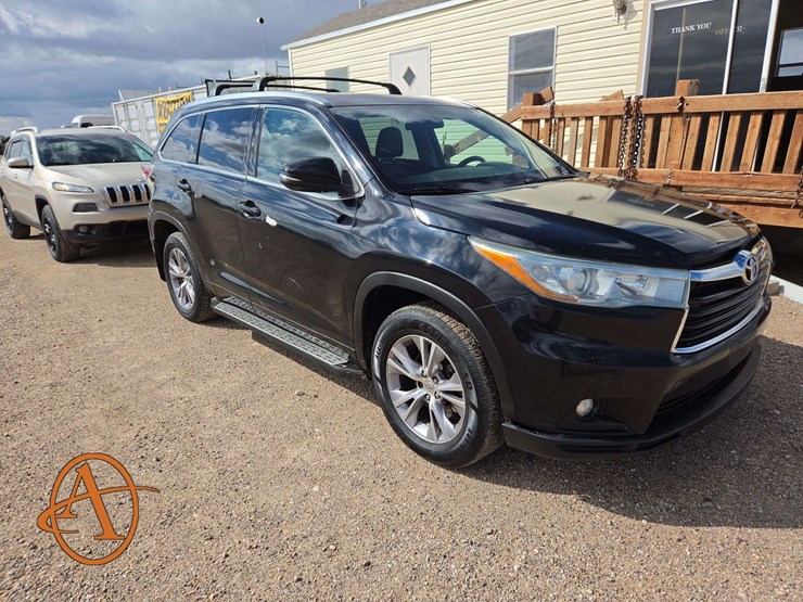 2015-toyota-highlander-xle-image-4