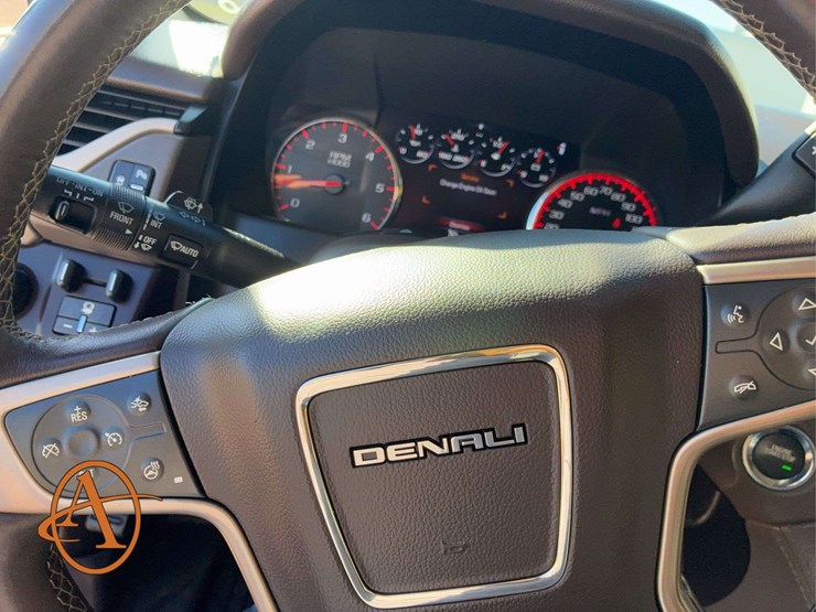 2015-gmc-yukon-denali-image-31